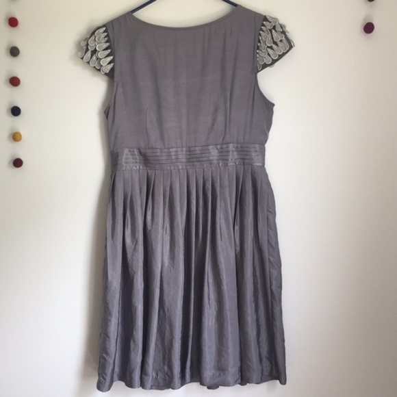 Formal silver fit & flair pearl petal NYE dress - Picture 6 of 7